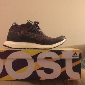 NEW Adidas Men’s UltraBoost Mids Size 9